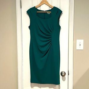 Like new! Green Calvin Klein dress w side rouching detail